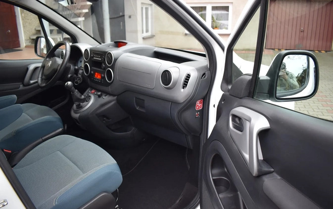 Citroen Berlingo cena 42500 przebieg: 165000, rok produkcji 2017 z Bełżyce małe 497